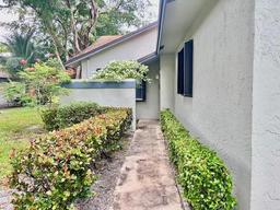 Picture of 5237 Gate Lake Rd # 5237, Tamarac, FL 33319