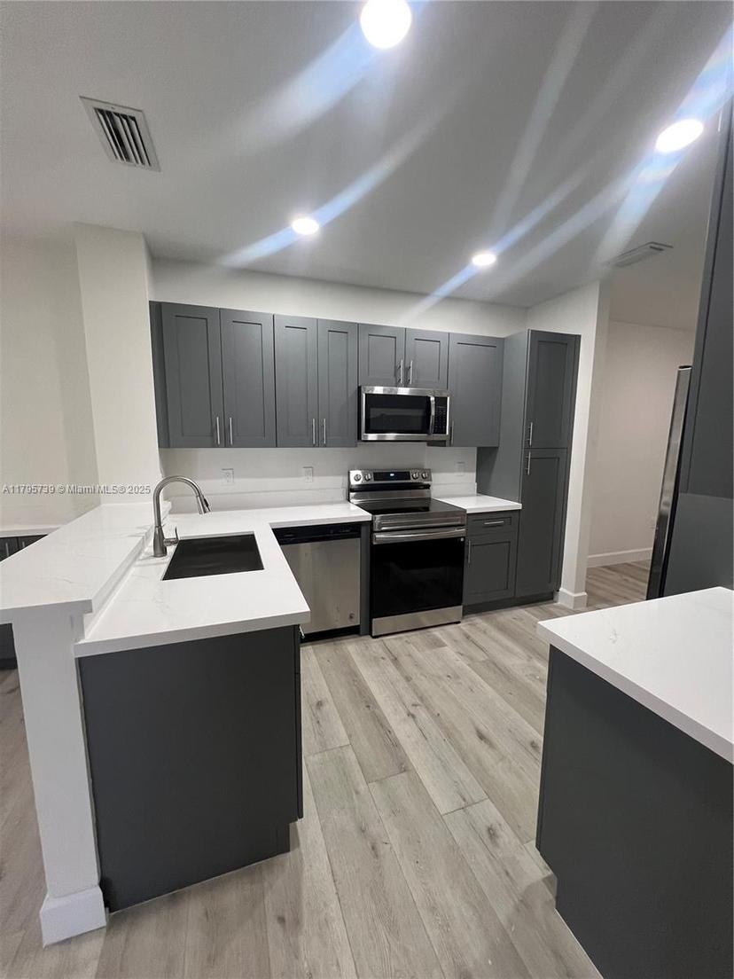 Picture of 16364 Malibu Dr # 40, Weston FL 33326
