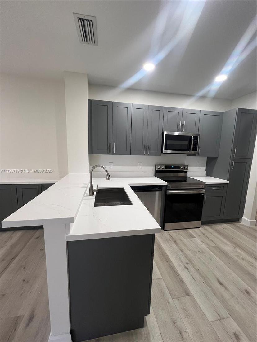 Picture of 16364 Malibu Dr # 40, Weston FL 33326