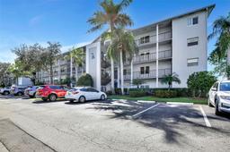Picture of 900 SW 125Th Way # 312R, Pembroke Pines, FL 33027