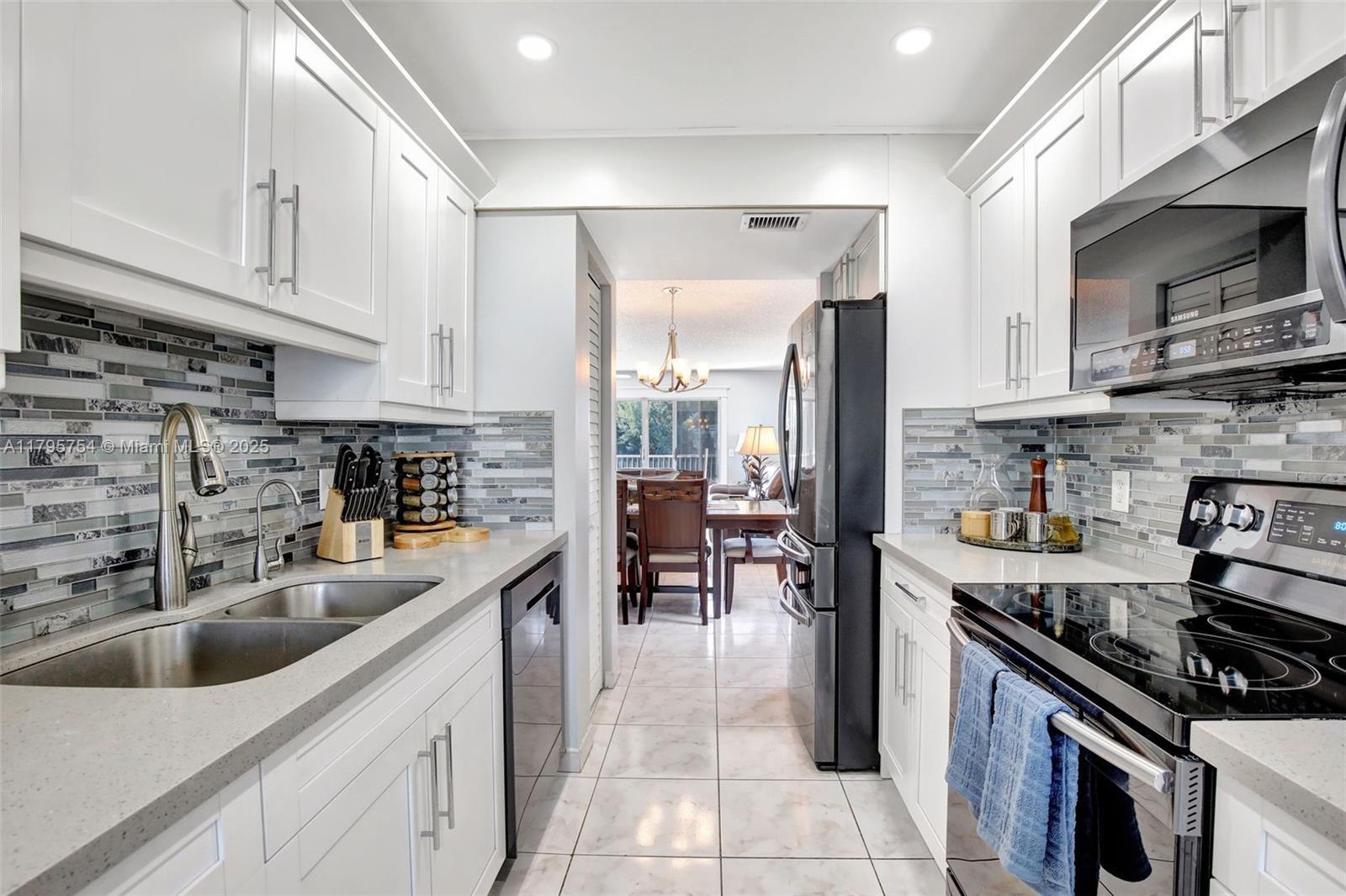 Picture of 900 SW 125Th Way # 312R, Pembroke Pines, FL 33027
