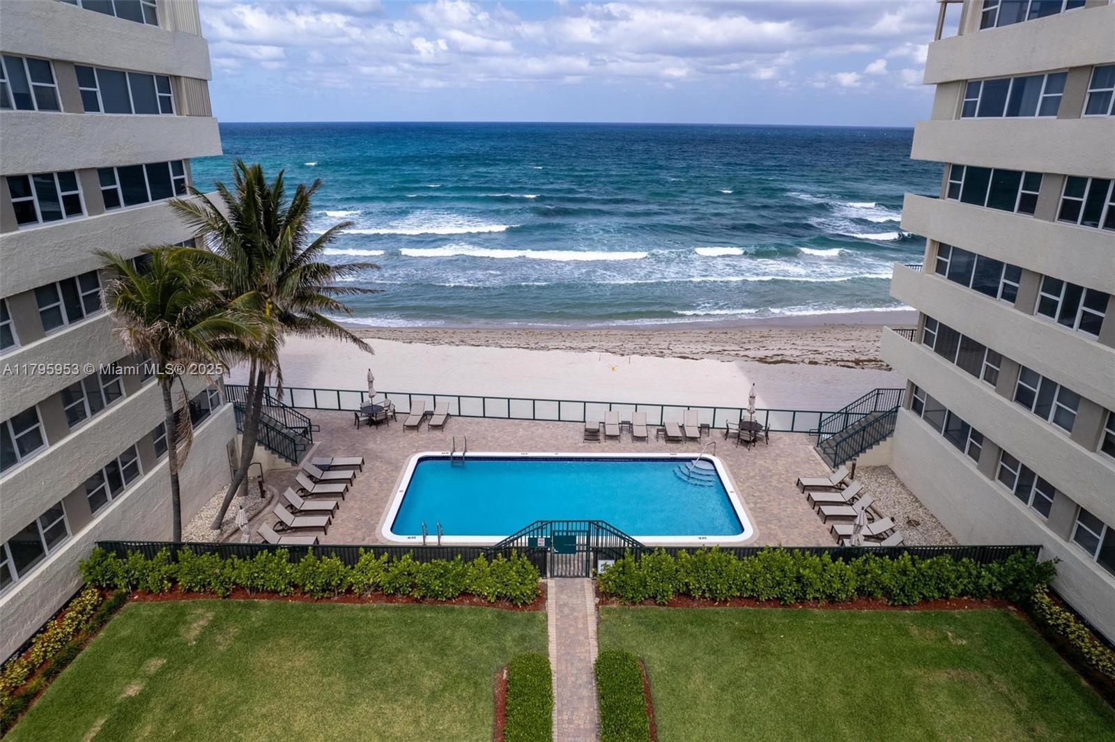 Picture of 1239 Hillsboro Mile # 203, Hillsboro Beach, FL 33062