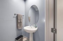 Picture of 2633 NE 14Th Ave # 110, Wilton Manors, FL 33334