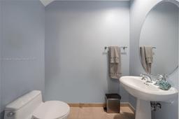 Picture of 2633 NE 14Th Ave # 110, Wilton Manors, FL 33334