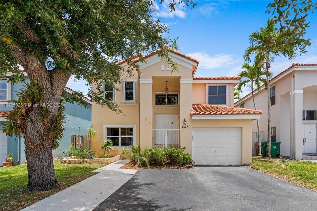 Picture of 4370 SW 82Nd Way, Davie, FL 33328