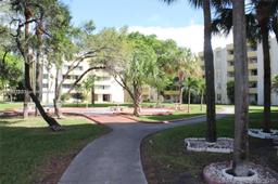 Picture of 10000 NW 80Th Ct # 2223, Hialeah Gardens, FL 33016