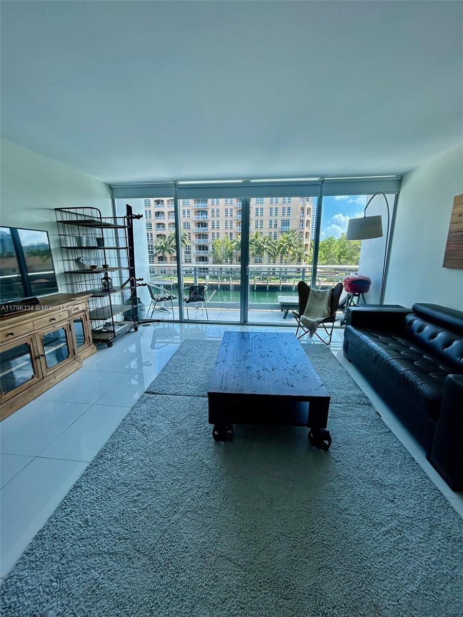 Picture of 2950 Ne 188 # 216, Aventura, FL 33180