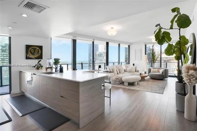 Picture of 1300 S Miami Ave # 3405, Miami, FL 33130