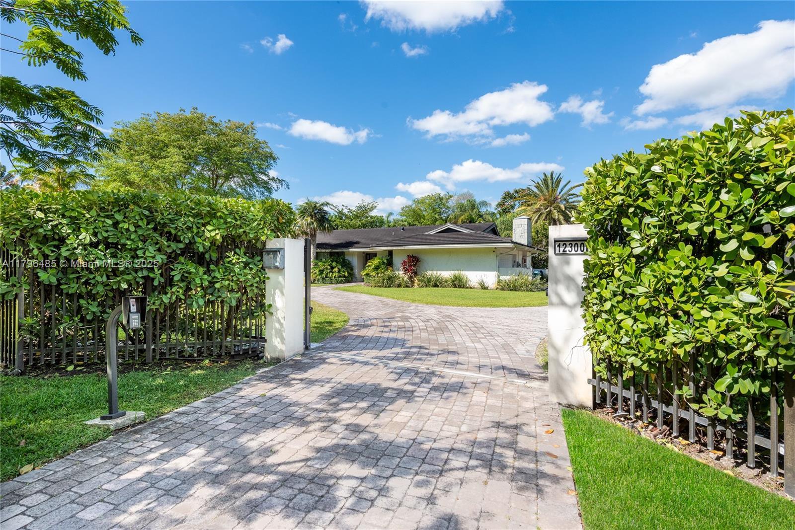 Picture of 12300 SW 67Th Ave, Pinecrest, FL 33156