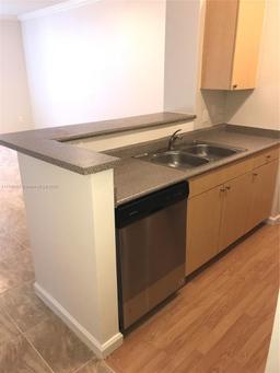Picture of 1919 Van Buren St # 119A, Hollywood, FL 33020