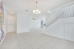 Picture of 704 NE 193 St, Miami, FL 33179