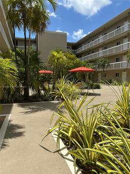 Picture of 7701 Camino Real # 401, Miami, FL 33143
