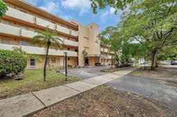 Picture of 1301 NE 191St St # F417, Miami, FL 33179