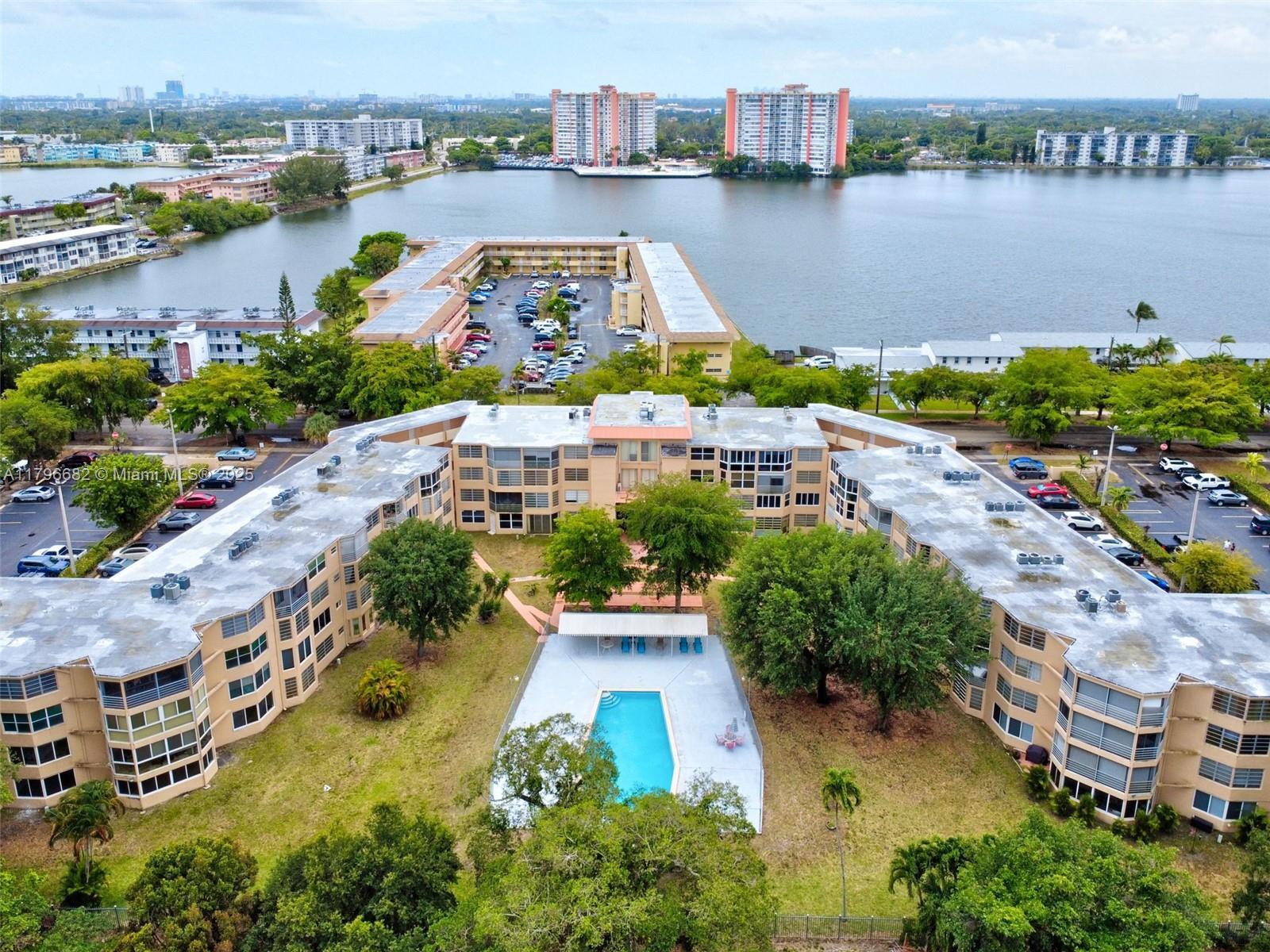Picture of 1301 NE 191St St # F417, Miami, FL 33179