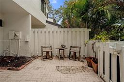 Picture of 9885 Fairway Cove Ln, Plantation, FL 33324