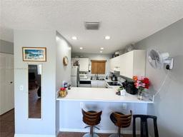 Picture of 6225 Kendale Lakes Cir # 252, Miami, FL 33183