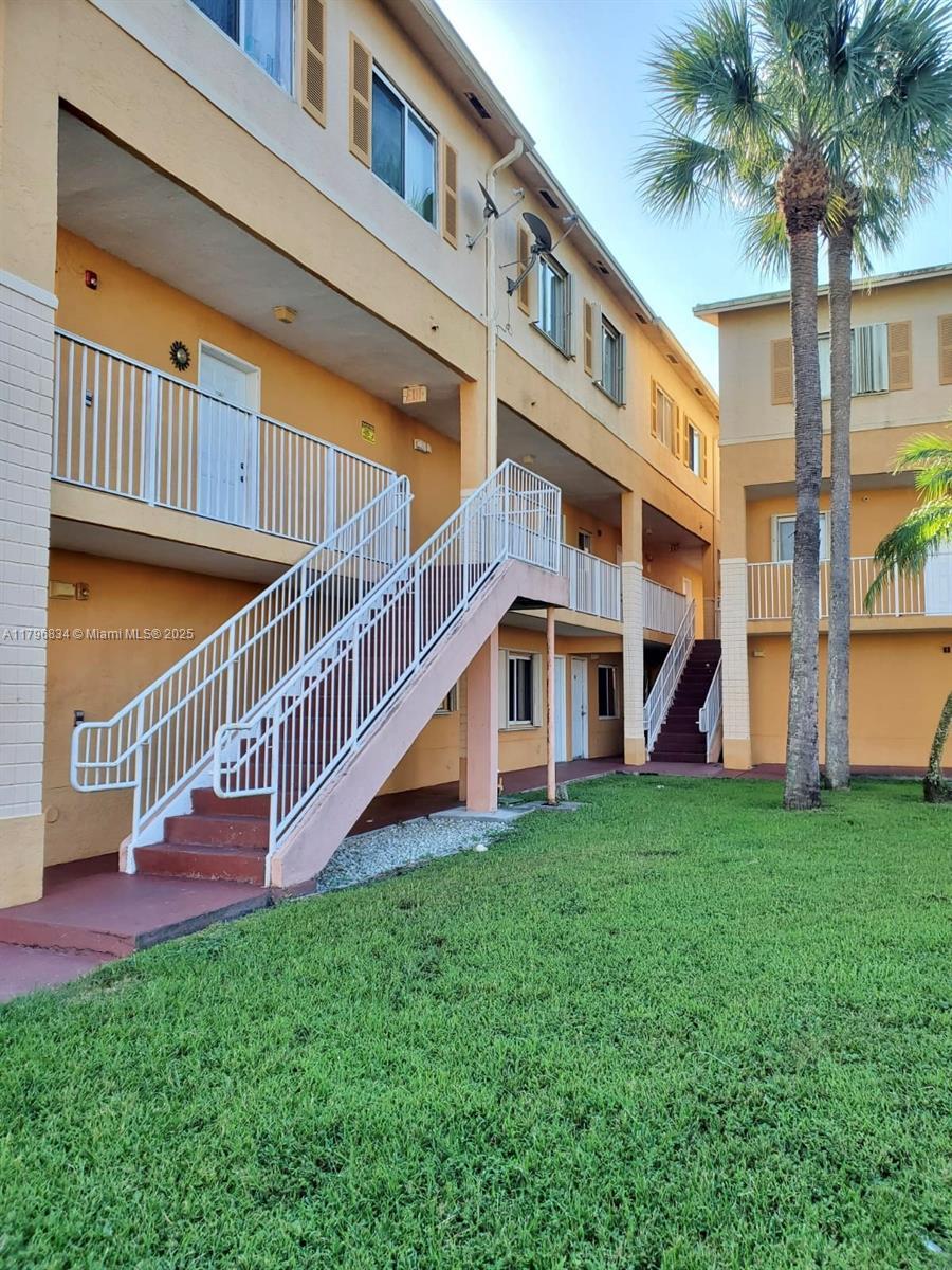Picture of 6225 Kendale Lakes Cir # 252, Miami, FL 33183