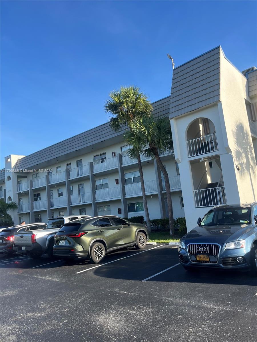 Picture of 8280 Sunrise Lakes Blvd # 301, Sunrise, FL 33322