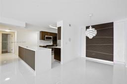 Picture of 800 NE 195Th St # 204, Miami, FL 33179