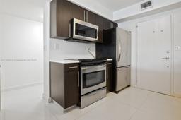 Picture of 800 NE 195Th St # 204, Miami, FL 33179
