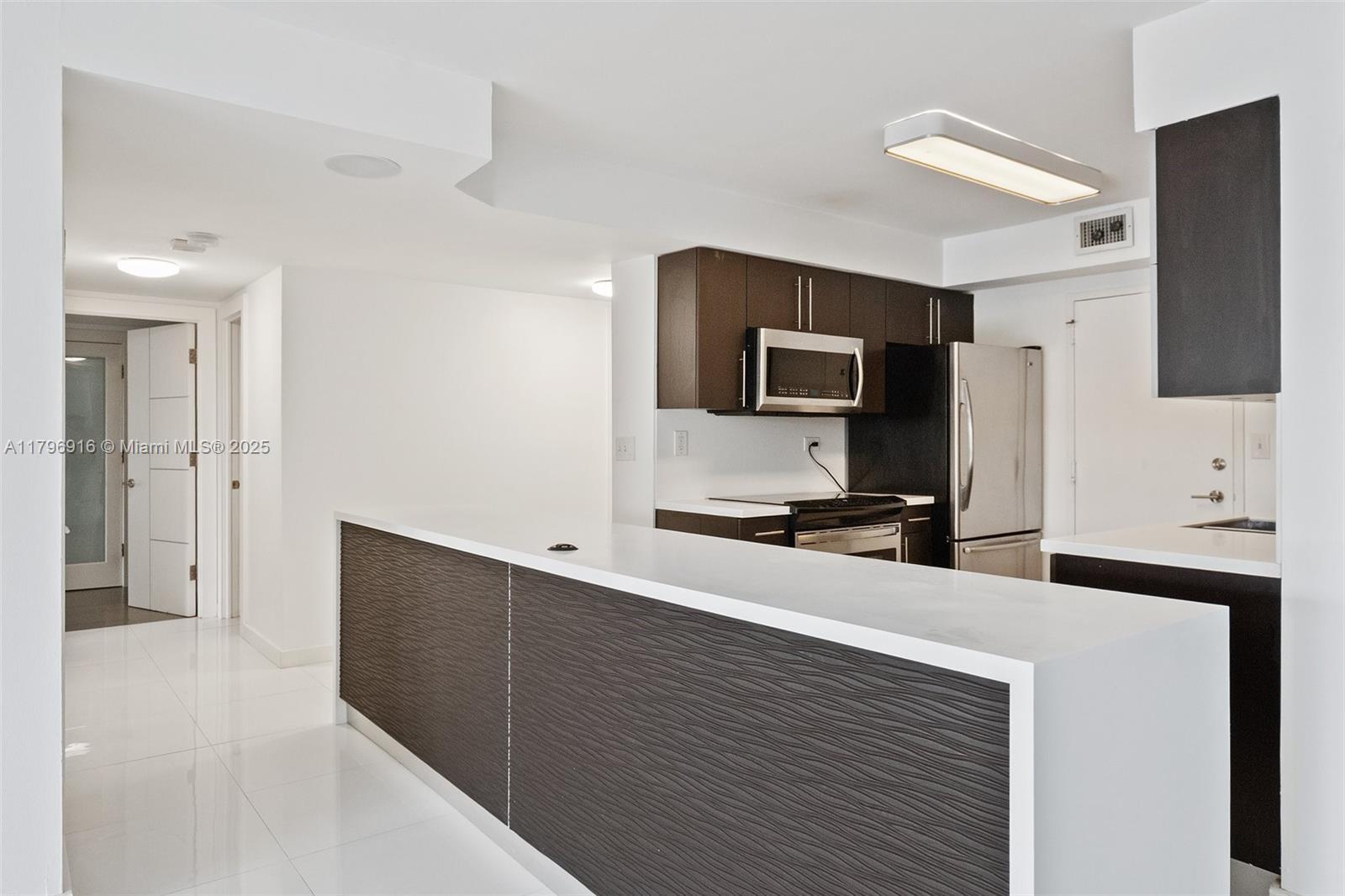 Picture of 800 NE 195Th St # 204, Miami, FL 33179
