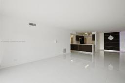 Picture of 800 NE 195Th St # 204, Miami, FL 33179