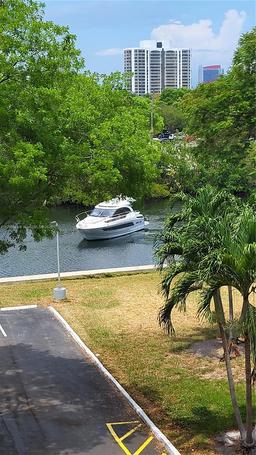 Picture of 3401 N Country Club Dr # 410, Aventura, FL 33180