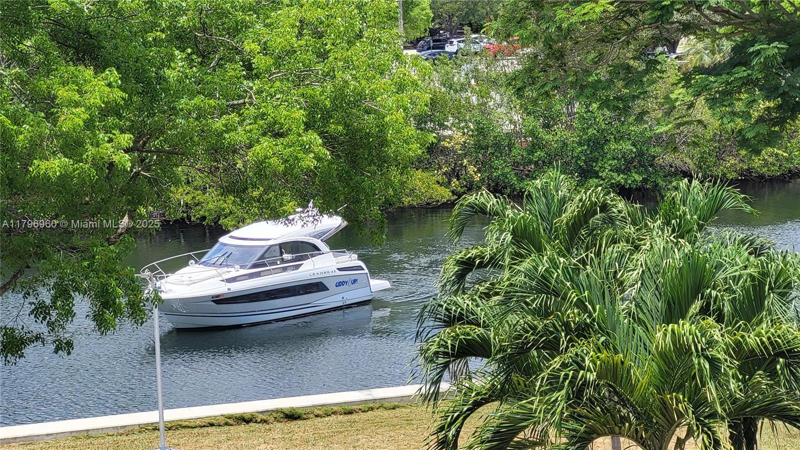 Picture of 3401 N Country Club Dr # 410, Aventura, FL 33180