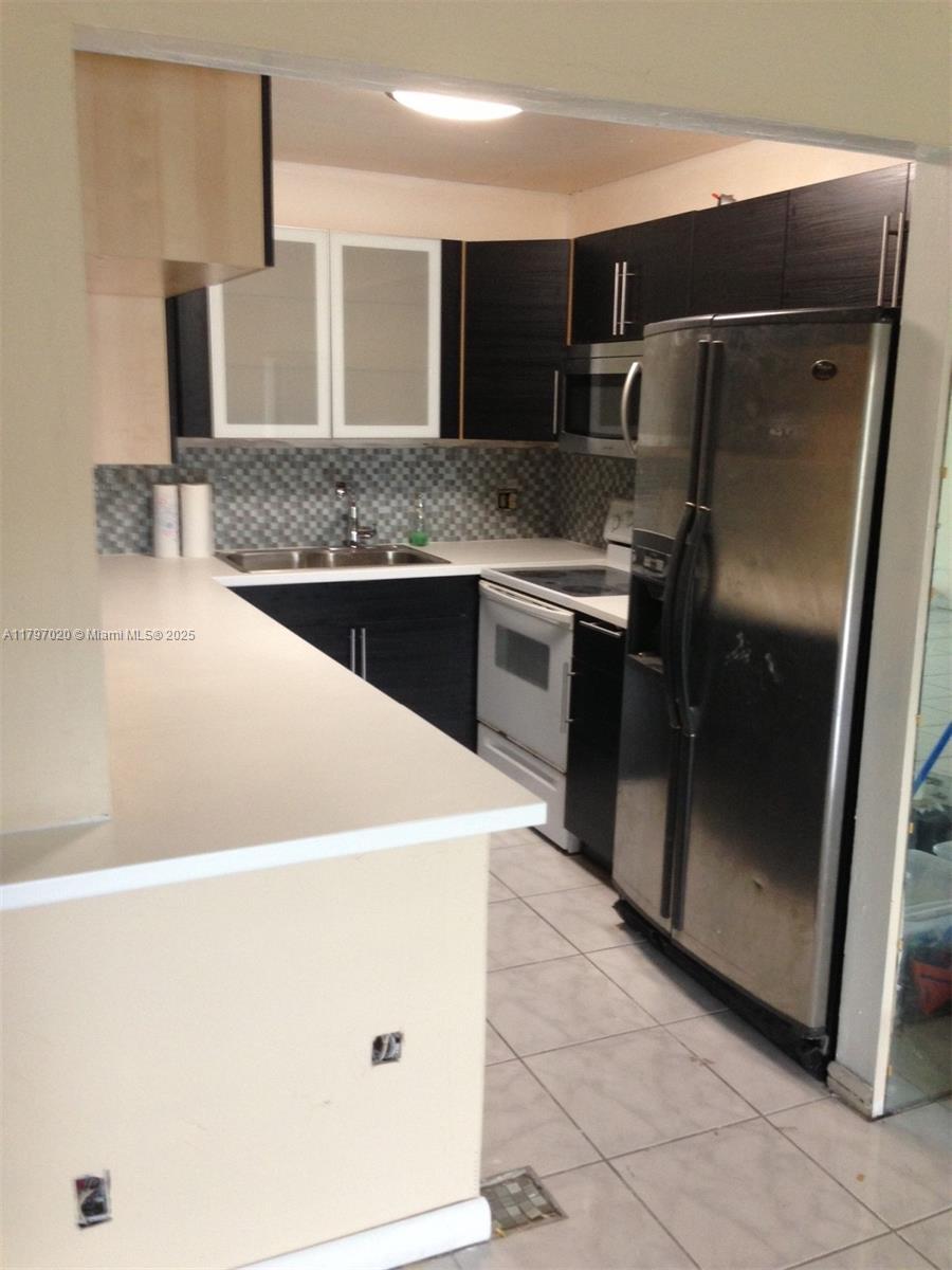 Picture of 6101 N Falls Cir Dr # 409, Lauderhill, FL 33319