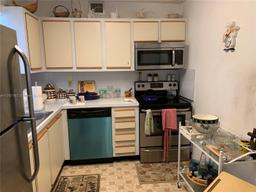 Picture of 705 Lori Dr # 203, Palm Springs, FL 33461