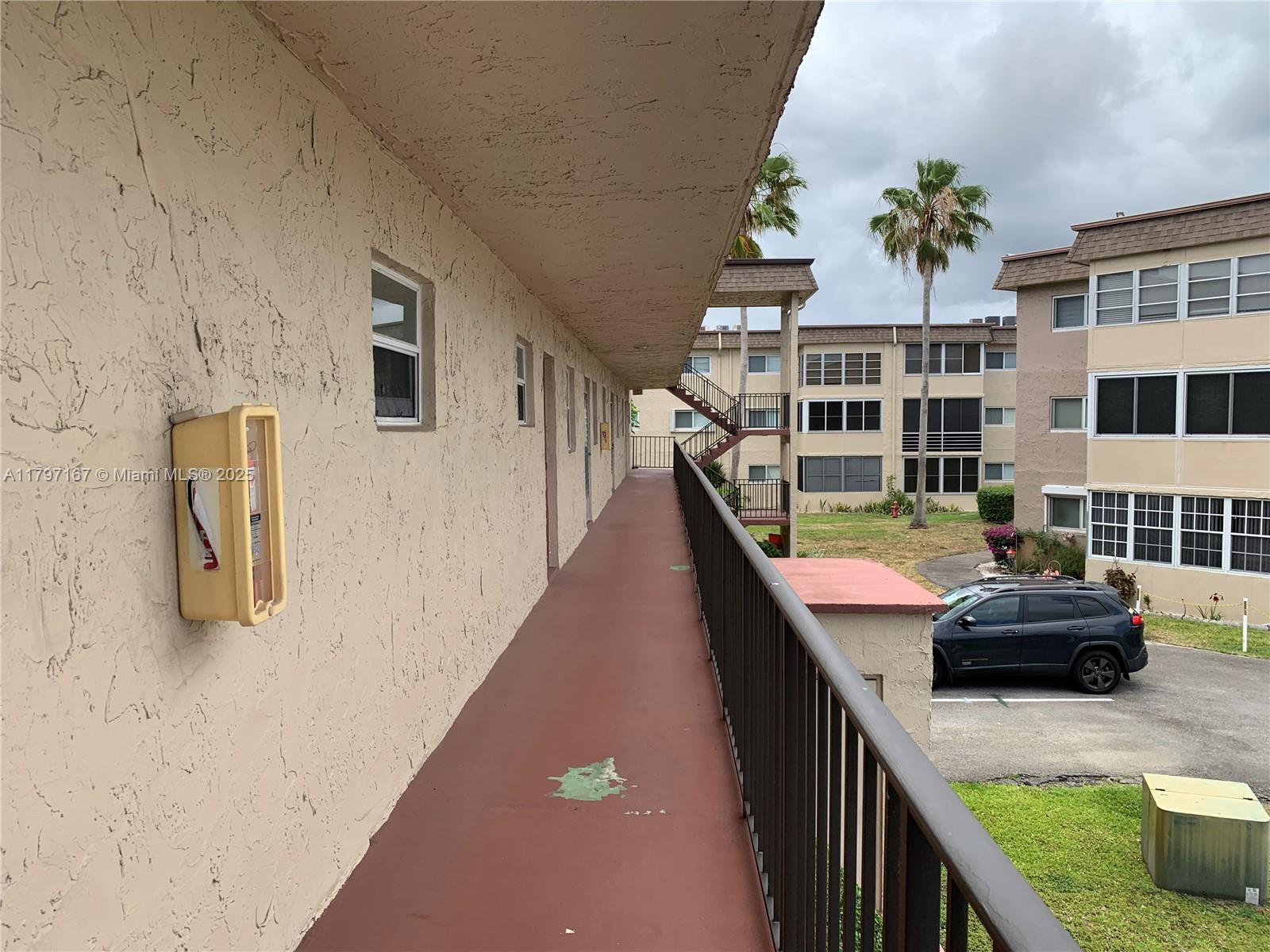 Picture of 705 Lori Dr # 203, Palm Springs, FL 33461