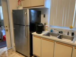 Picture of 705 Lori Dr # 203, Palm Springs, FL 33461