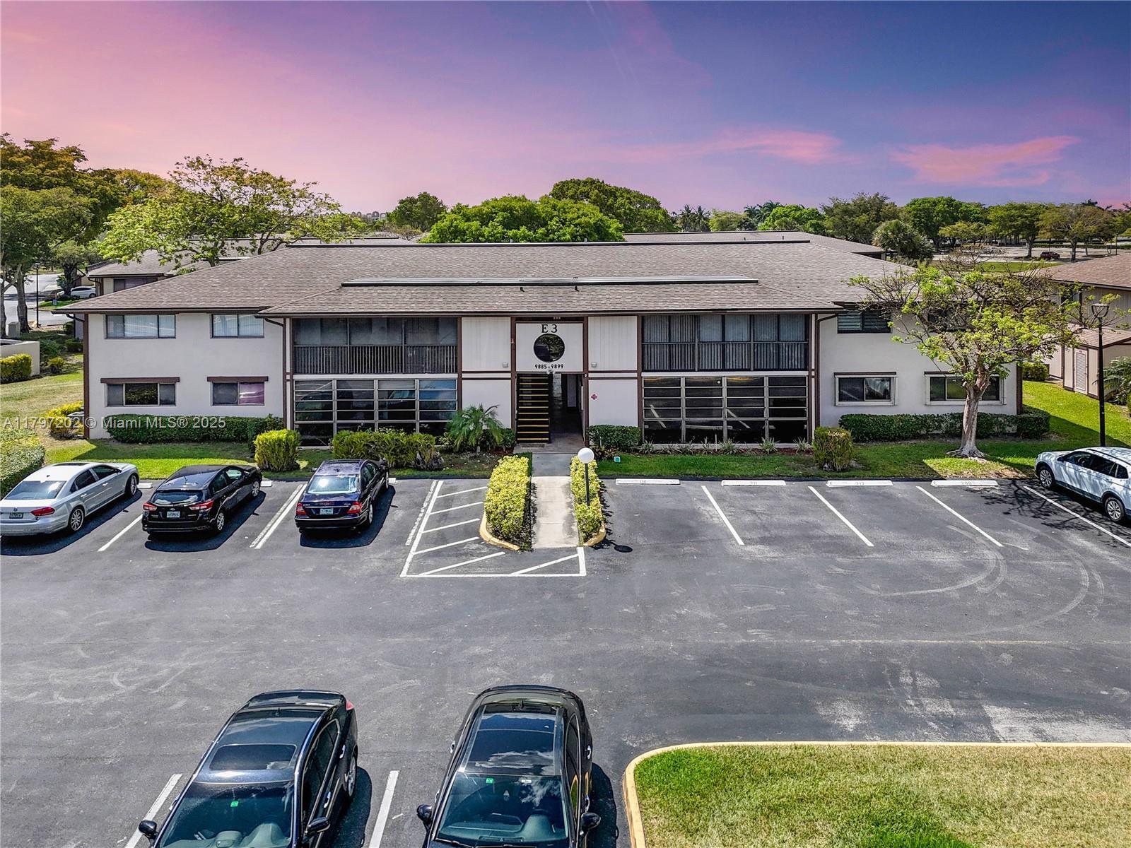 Picture of 9887 N Belfort Cir # 112, Tamarac, FL 33321