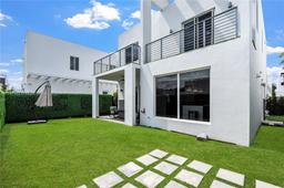 Picture of 10330 NW 68Th St, Doral, FL 33178