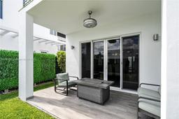 Picture of 10330 NW 68Th St, Doral, FL 33178