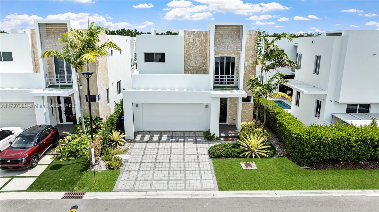 Picture of 10330 NW 68Th St, Doral, FL 33178