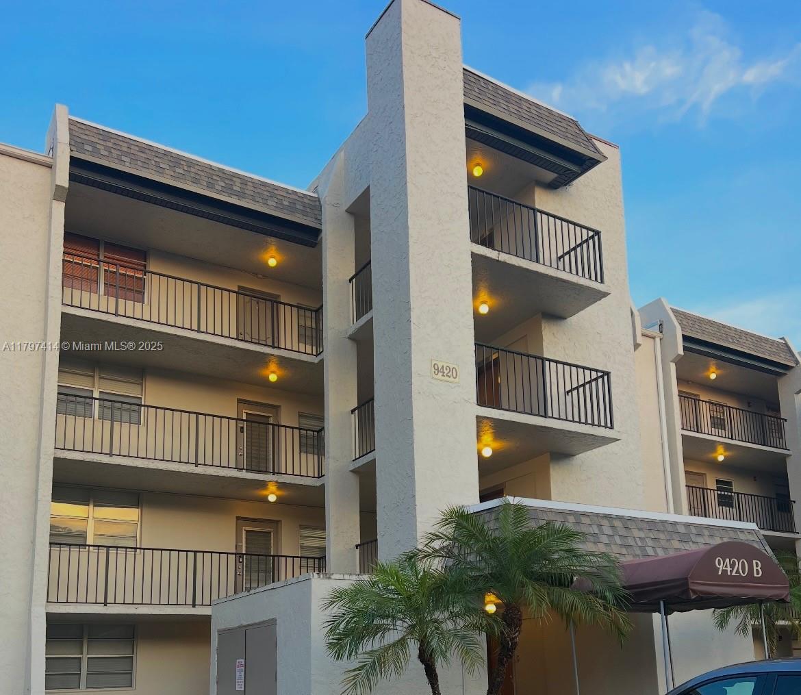 Picture of 9420 Poinciana Pl # 210, Davie, FL 33324