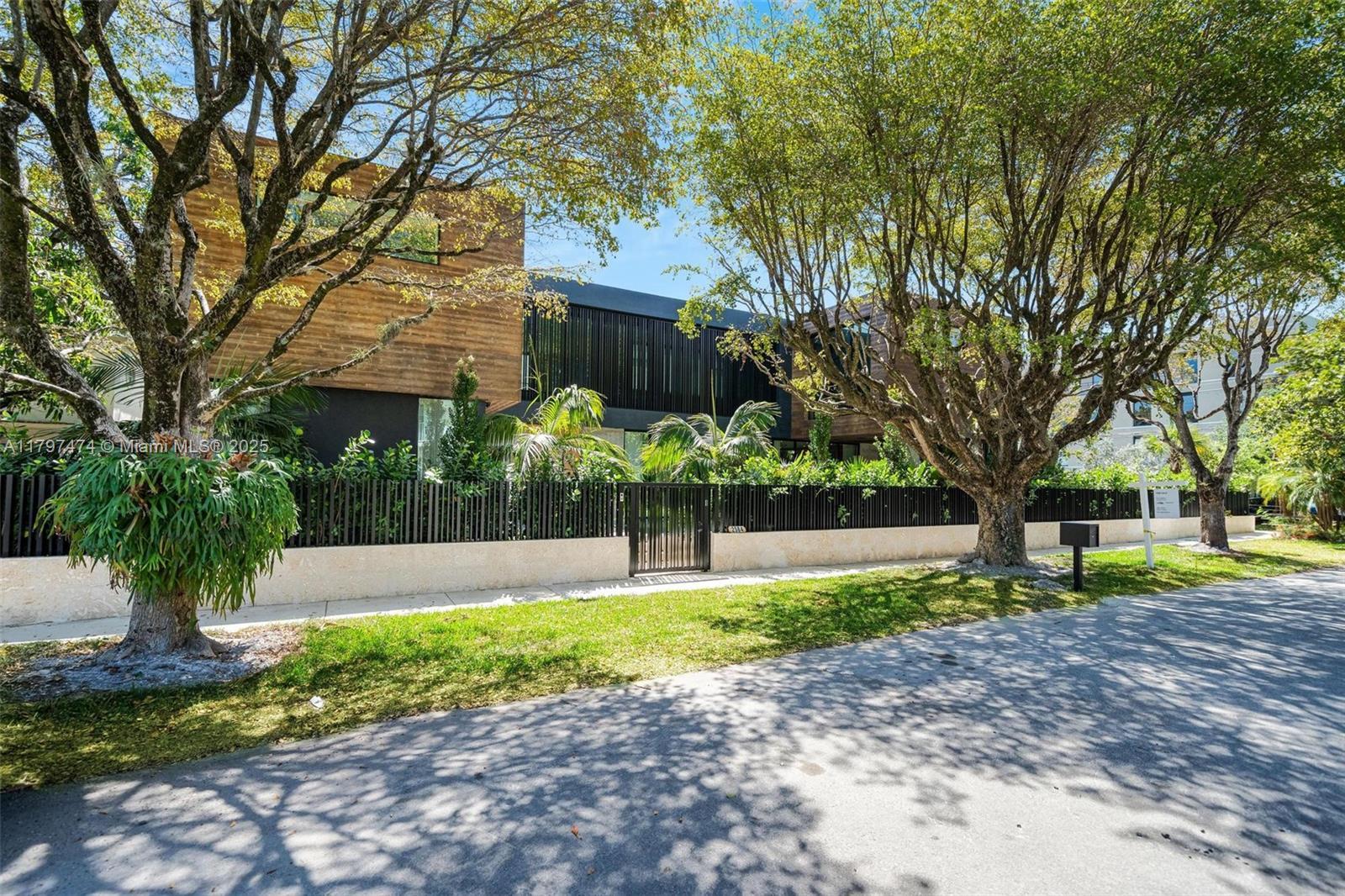 Picture of 3101 Jefferson St, Miami, FL 33133