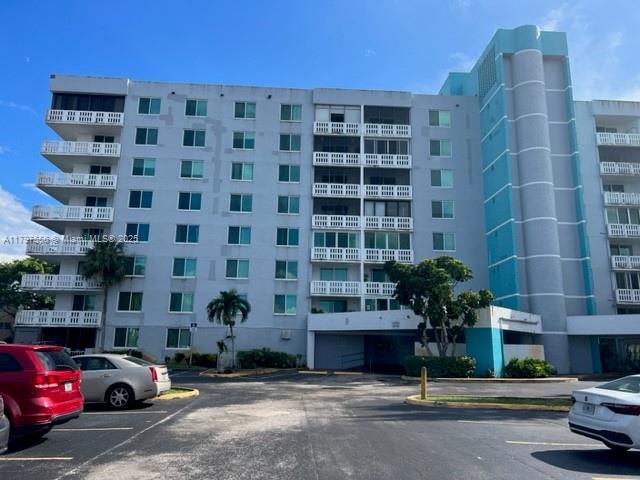 Picture of 919 Hillcrest Dr # 611, Hollywood, FL 33021