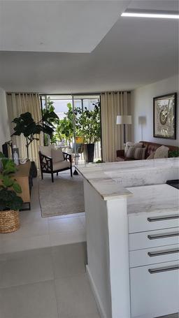Picture of 3475 E Country Club Dr # 614, Aventura, FL 33180
