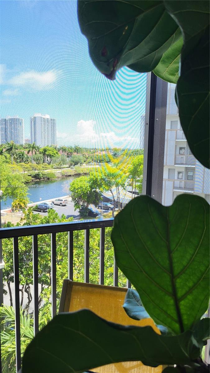 Picture of 3475 E Country Club Dr # 614, Aventura, FL 33180