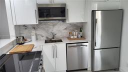Picture of 3475 E Country Club Dr # 614, Aventura, FL 33180