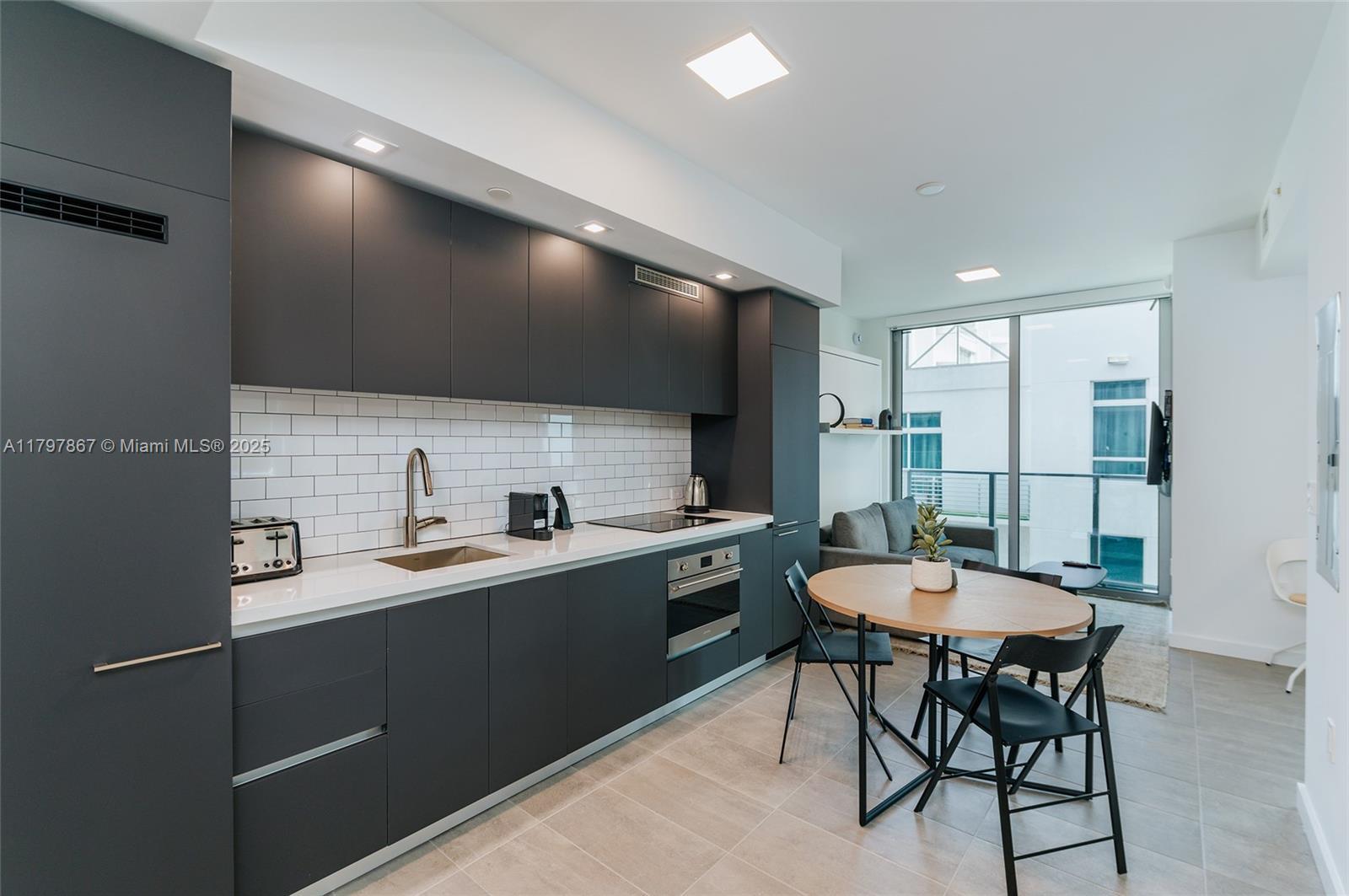 Picture of 227 NE 2Nd St # 2508, Miami, FL 33132