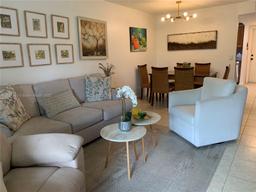 Picture of 9621 Sunrise Lakes Blvd # 211, Sunrise, FL 33322