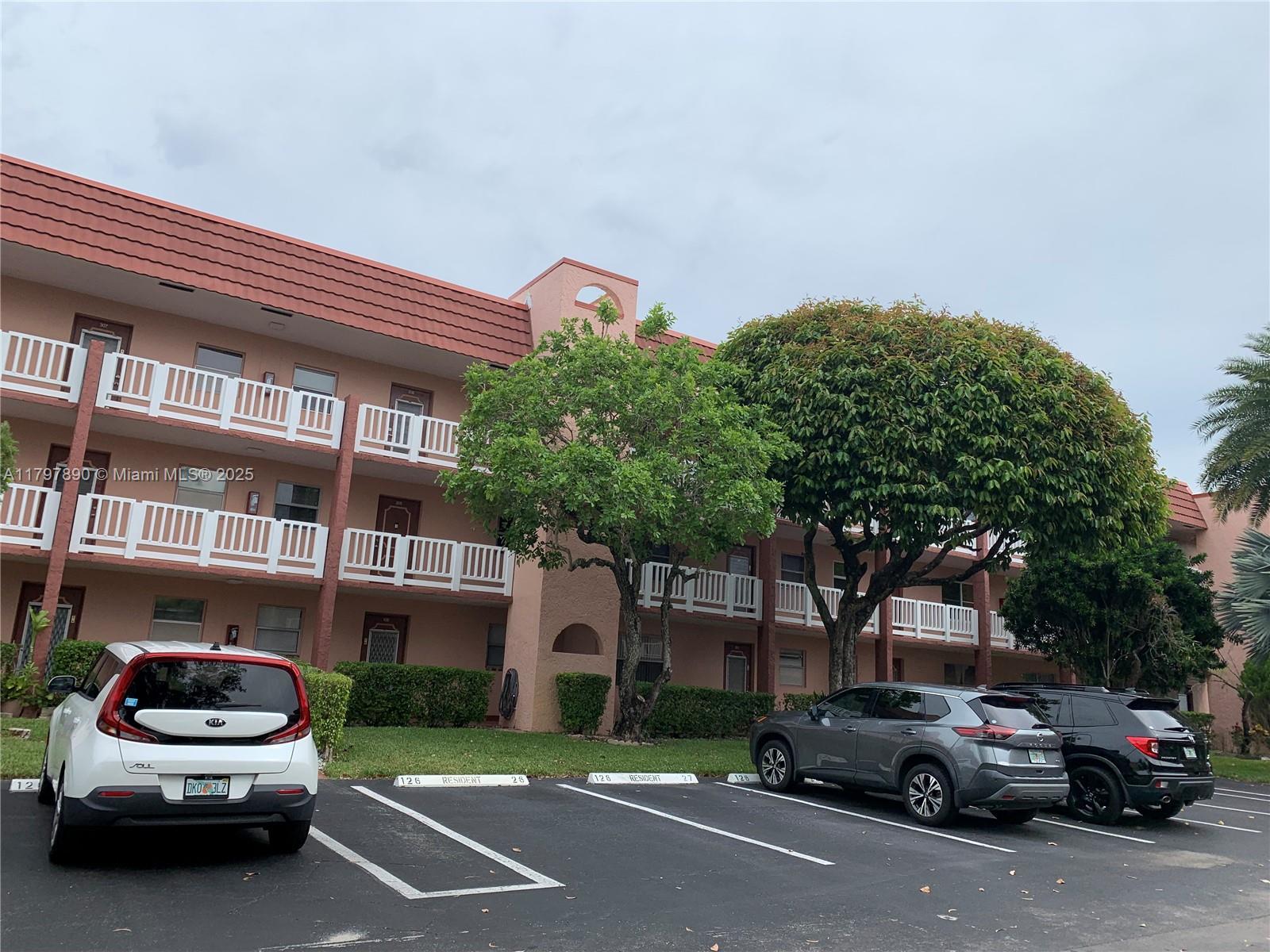Picture of 9621 Sunrise Lakes Blvd # 211, Sunrise, FL 33322