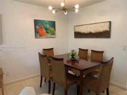 Picture of 9621 Sunrise Lakes Blvd # 211, Sunrise, FL 33322