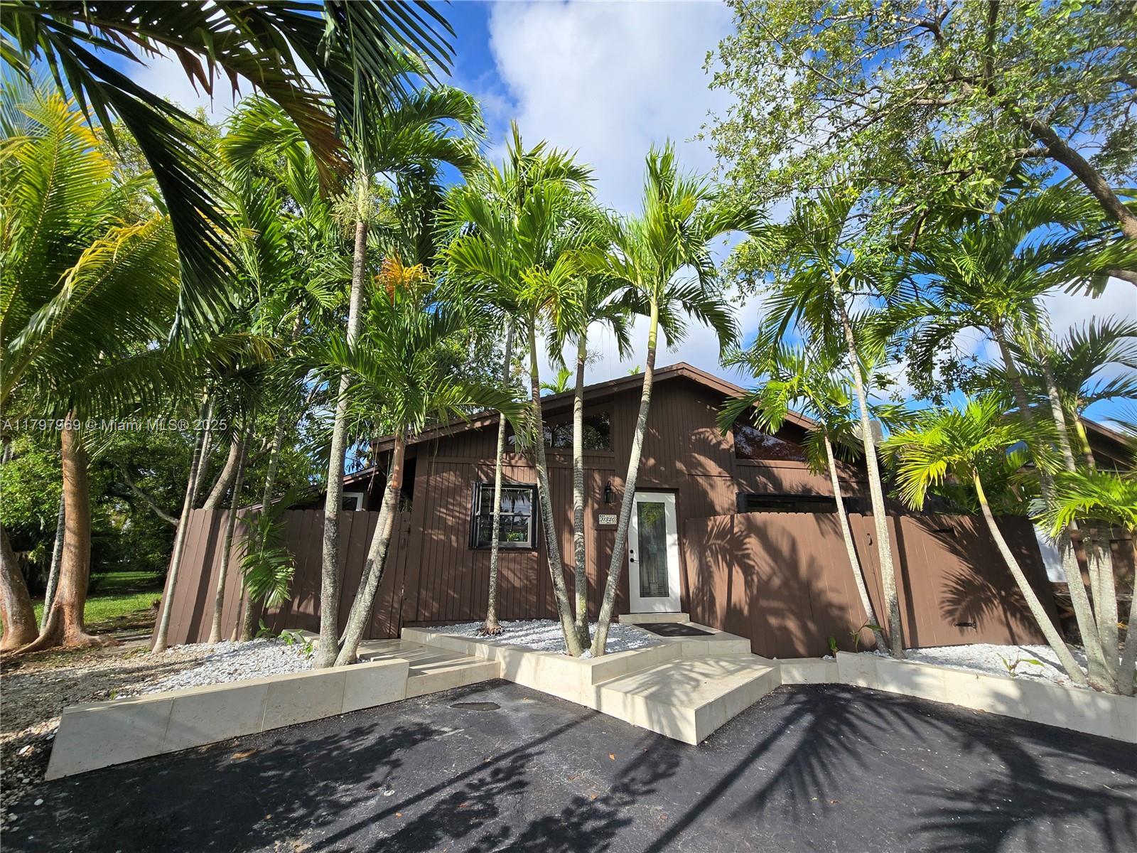 Picture of 11320 SW 112Th Cir Ln E, Miami, FL 33176