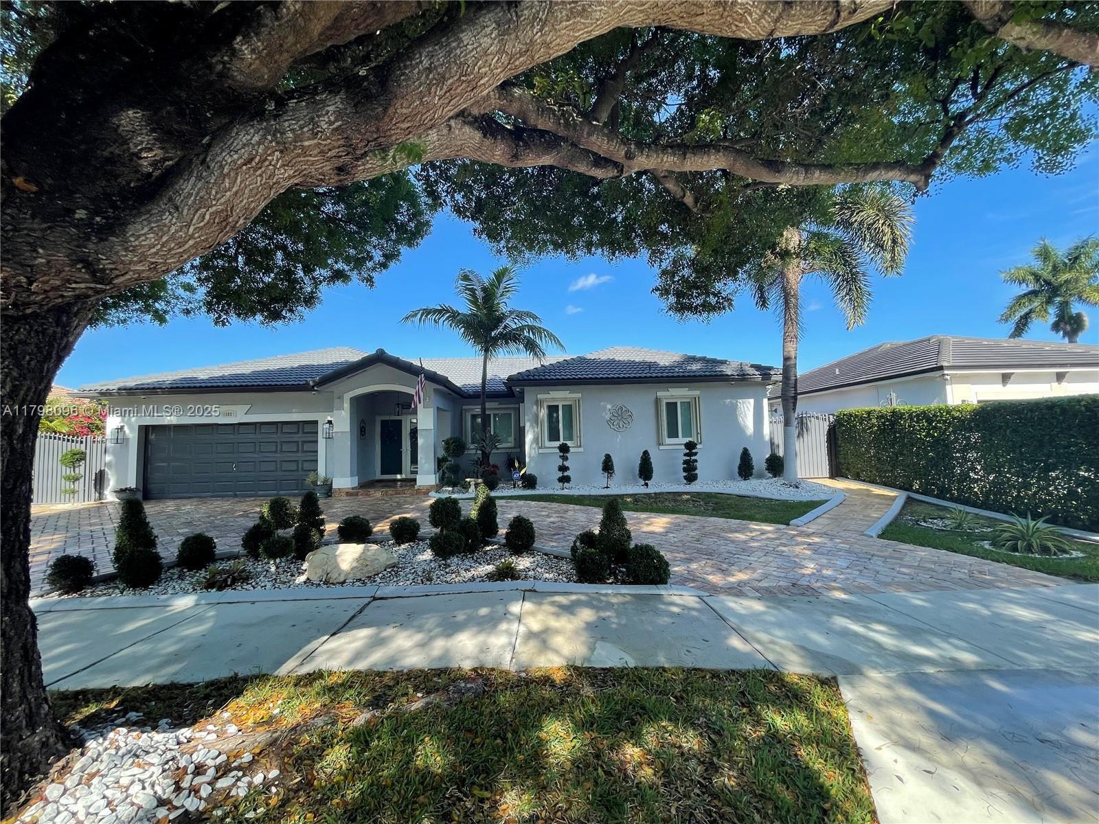 Picture of 15957 NW 77Th Pl, Miami Lakes, FL 33016