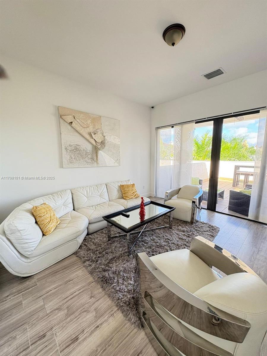 Picture of 5200 NW 83Rd Ct, Doral, FL 33166
