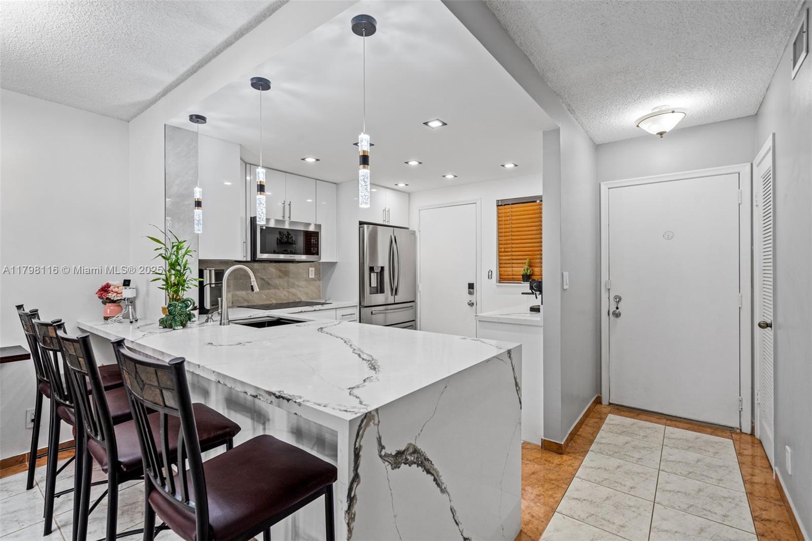 Picture of 421 NE 14Th Ave # 103, Hallandale Beach, FL 33009